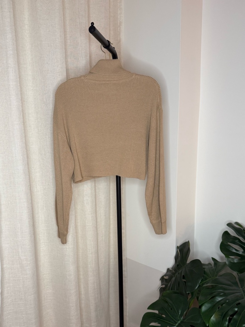 H&M Cropped Turtleneck Ribbed Sweater - Picture 4 of 5